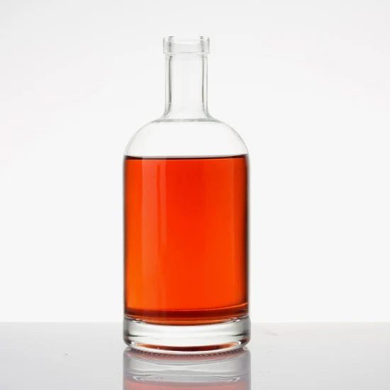 Le plus populaire Super White Clear Square 700ml 750ml Bouteille en verre de whisky pour spiritueux Liqueur / Alcool / Gin